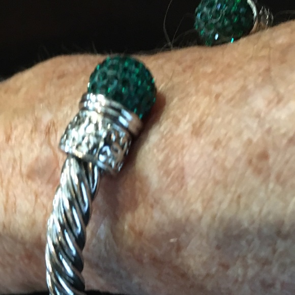 Green crystal/silver tone rope style split bangle - Picture 5 of 8